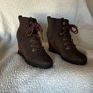 Sorel wedge boots!  NEW!